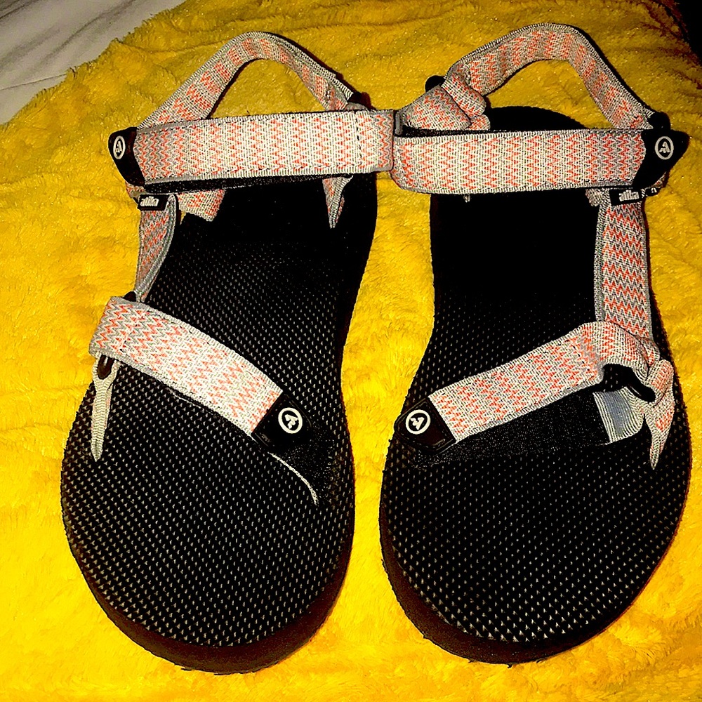 Atika size 7 sandals